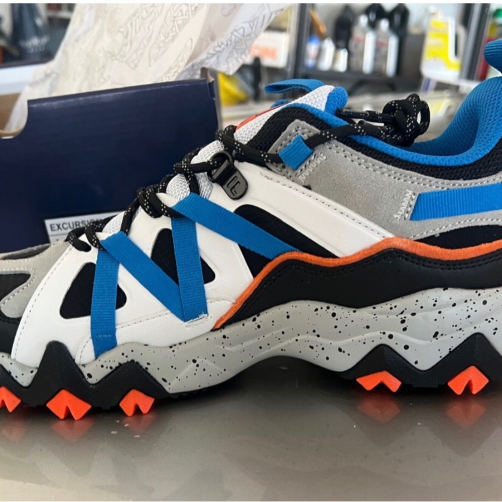 Men’s Fila excursion sneaker, size 11,9, 9.5